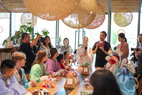 變臉絕活驚艷國際學(xué)子 中外青少年北倉邂逅川劇魅力