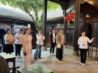 我院教師黨支部與重慶市禮儀文化研究會黨支部聯合開展主題黨日活動